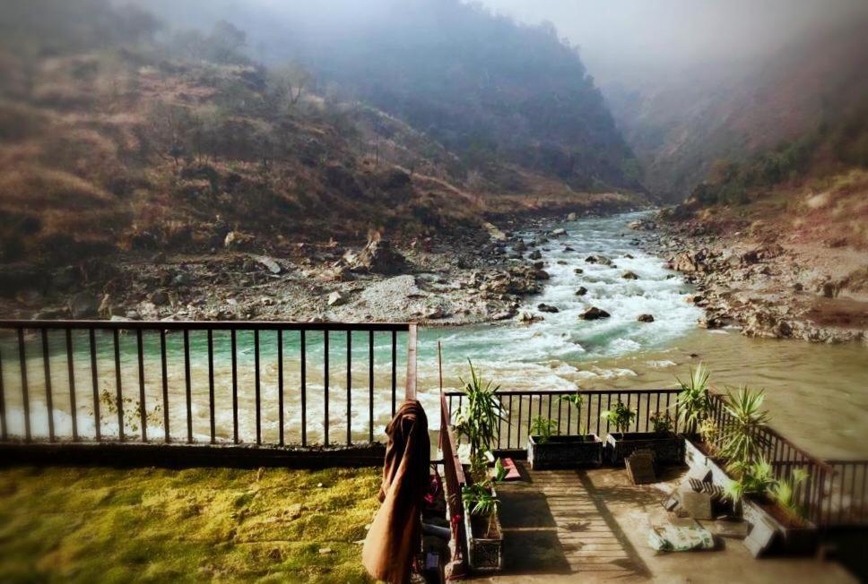 Hotel La Orilla Muzaffarabad Exterior foto