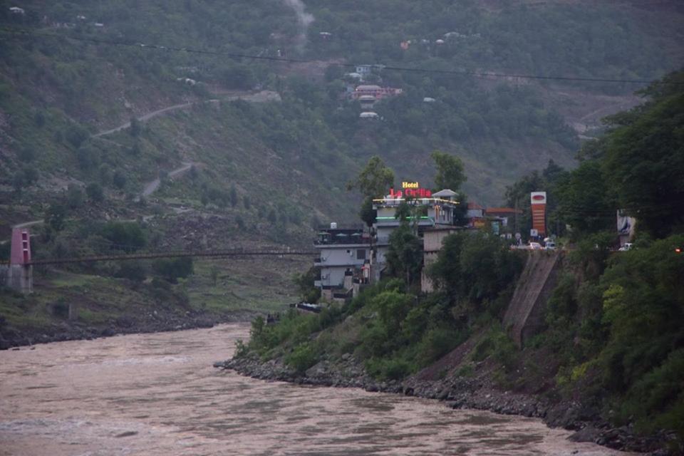 Hotel La Orilla Muzaffarabad Exterior foto