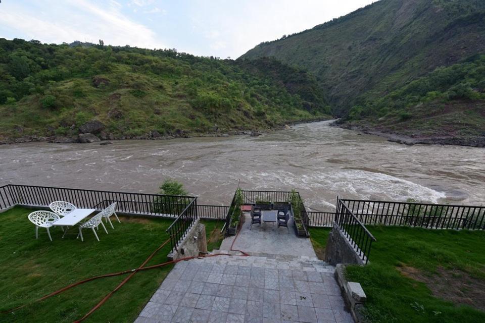 Hotel La Orilla Muzaffarabad Exterior foto